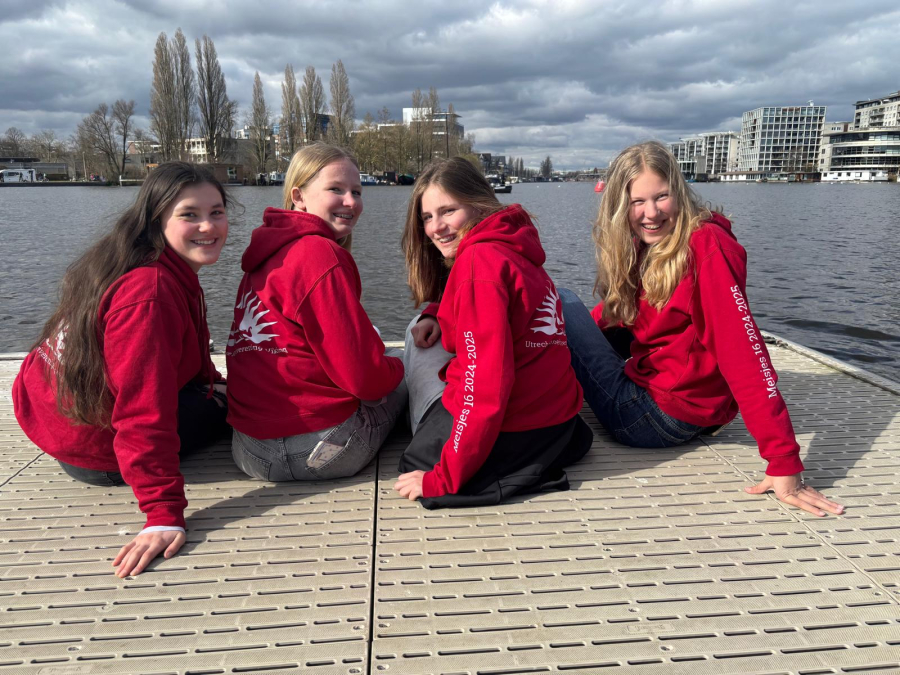 M16 4* Laura ten Voorde, Hanne Tuinenburg, Rosanne van Aken, Diane Wegman, st: Vera Pouw