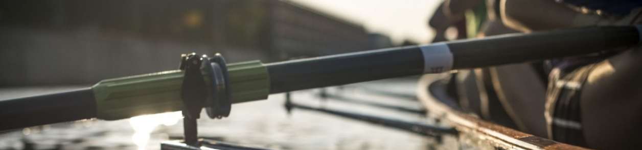 Riggers boven het water