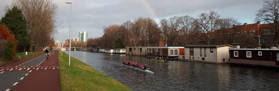 Roeiboot op Merwedekanaal